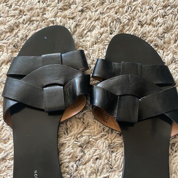 Black flat slides - Picture 2 of 3